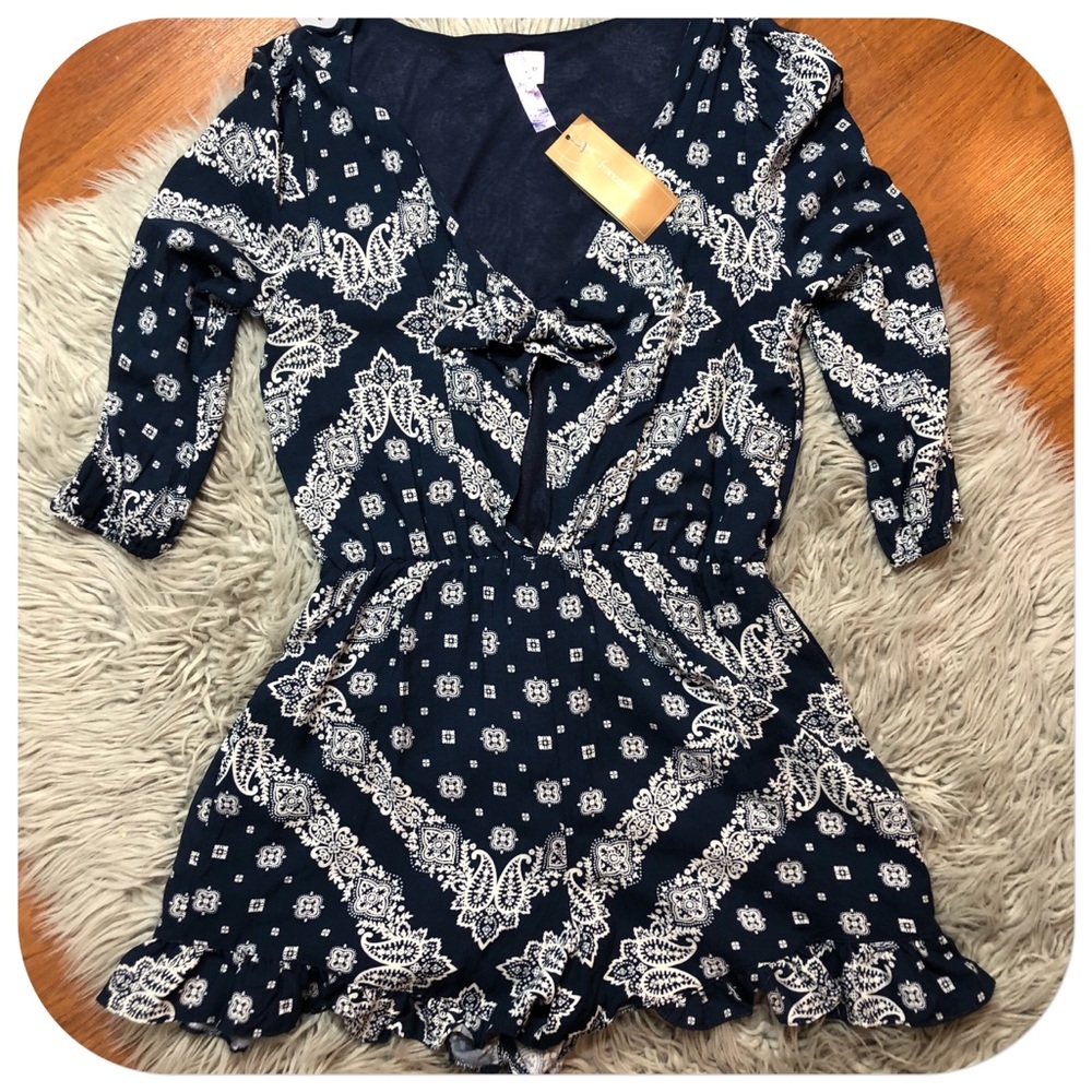 Francesca’s Navy Blue & White Printed Romper SZ. M